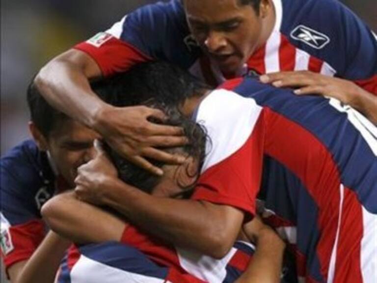 Saca Chivas ventaja en serie contra Vélez en Libertadores, gana 3-0