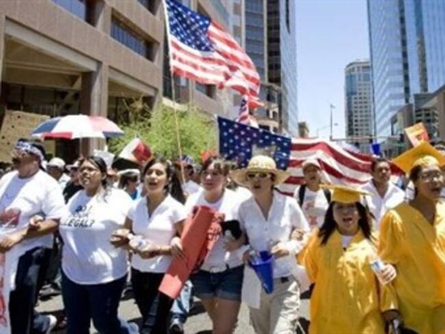 Demandan maestros frenar ley que prohíbe clases de estudios étnicos en Arizona