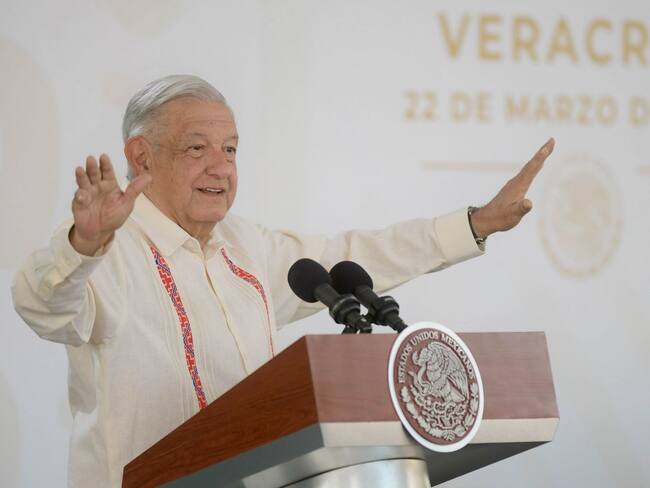 AMLO defiende a Rocío Nahle por millonaria mansión