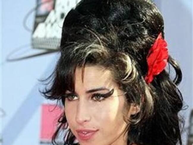 Cancela Amy Winehouse fechas de gira tras abucheo en Serbia