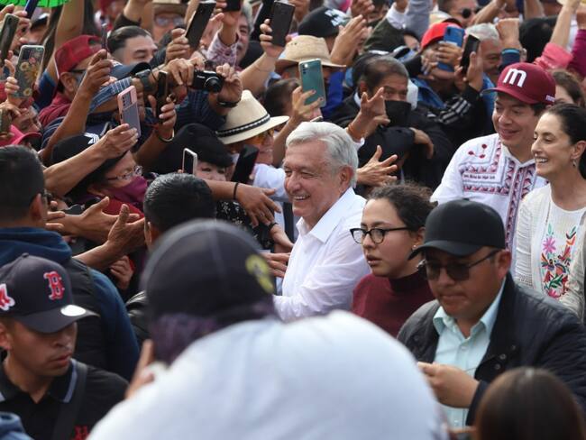 Encabeza AMLO marcha por 4 años de gobierno, del Ángel al Zócalo