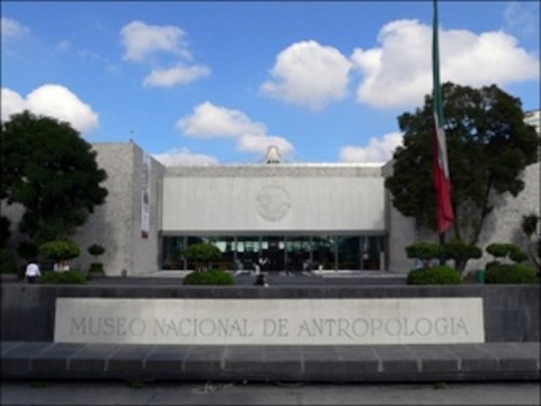 Realizan subasta en pro del Museo de Antropología