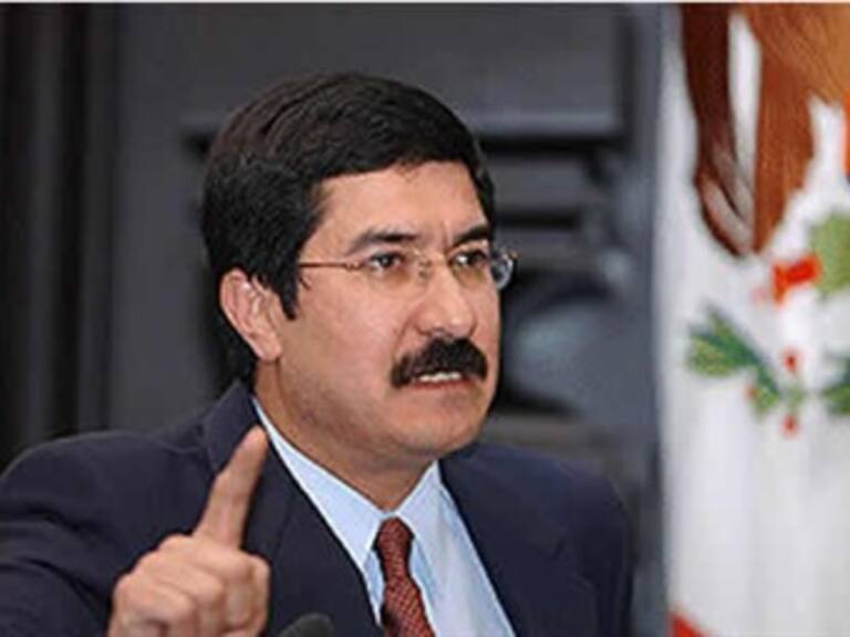 Llama Corral a evitar fusión Televisa-Iusacell
