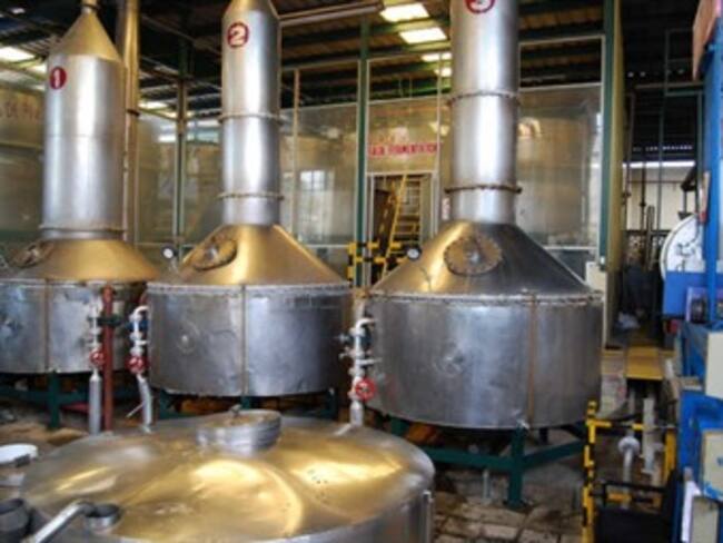 Revientan destiladora y vinatería en Morelia