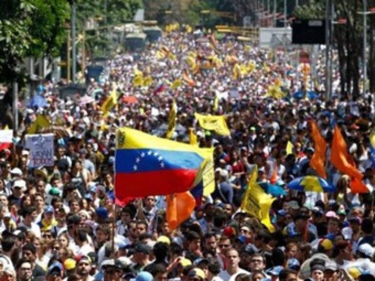 Anuncia Maduro medidas drásticas contra grupos violentos