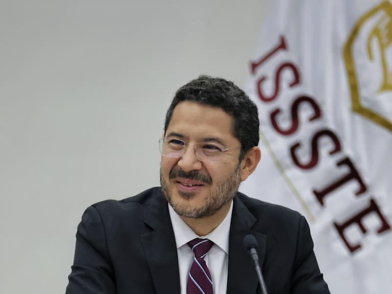 Martí Batres, nuevo director del ISSSTE