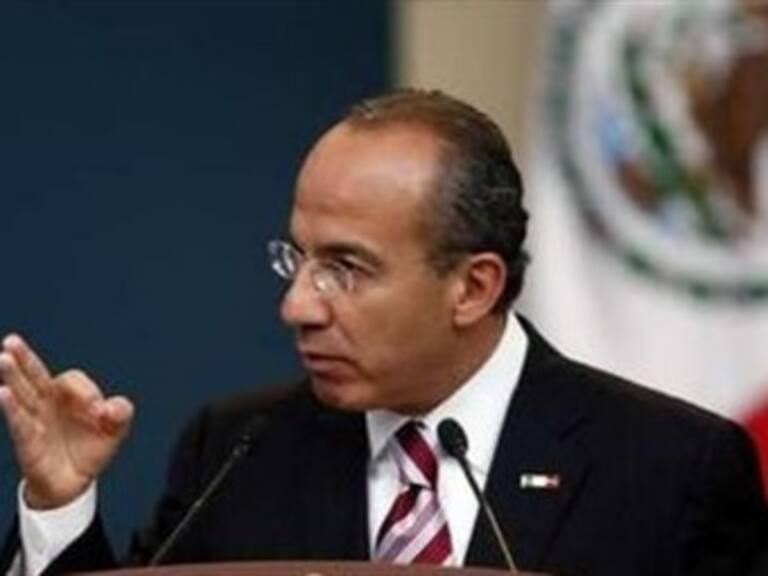 Se compromete Calderón a no intervenir en elecciones del 2012