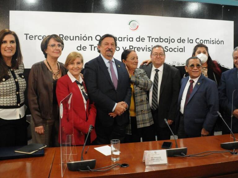 Avanza en Senado reforma para dar más vacaciones a trabajadores