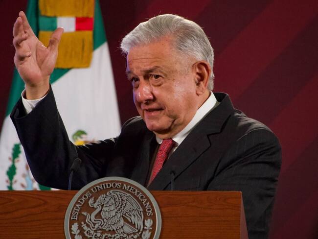 INE ordena al presidente López Obrador bajar mañanera