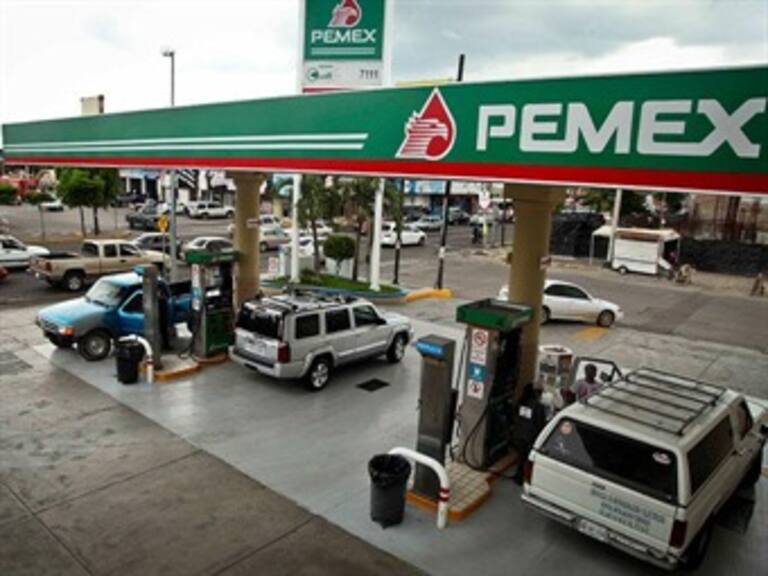 Piden diputados investigar origen de rumor sobre aumento a la gasolina