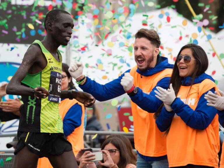 Atleta paralímpico gana el maratón de Barcelona