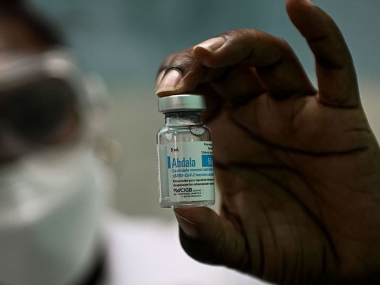 Autoriza Cofepris uso de emergencia de vacuna Abdala contra COVID-19