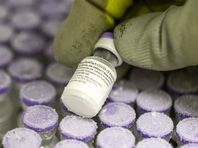 Pfizer retrasará entrega de vacunas contra COVID-19 a finales de enero