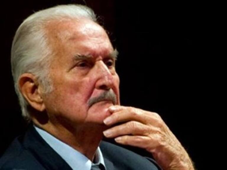 Velan el cuerpo de Carlos Fuentes en su domicilio
