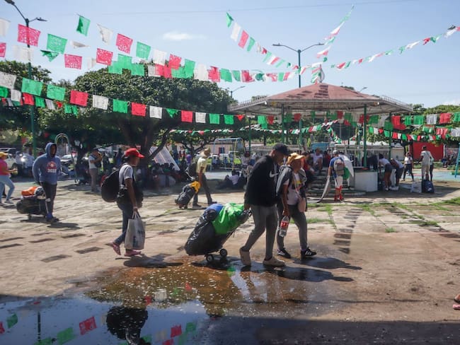 Sheinbaum rechaza criminalización de migrantes y difiere con Trump y Kast