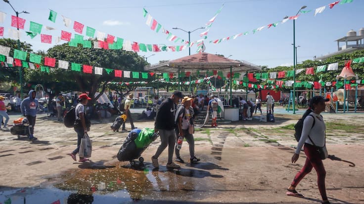 Sheinbaum rechaza criminalización de migrantes y difiere con Trump y Kast