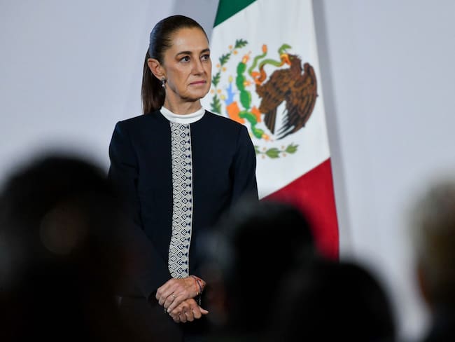 Sheinbaum celebra aumento salarial del 8% para trabajadores del IMSS tras protestas