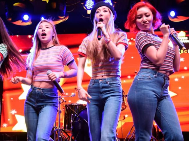 Grupo de K-Pop realiza doblaje de escena de “María la del Barrio”