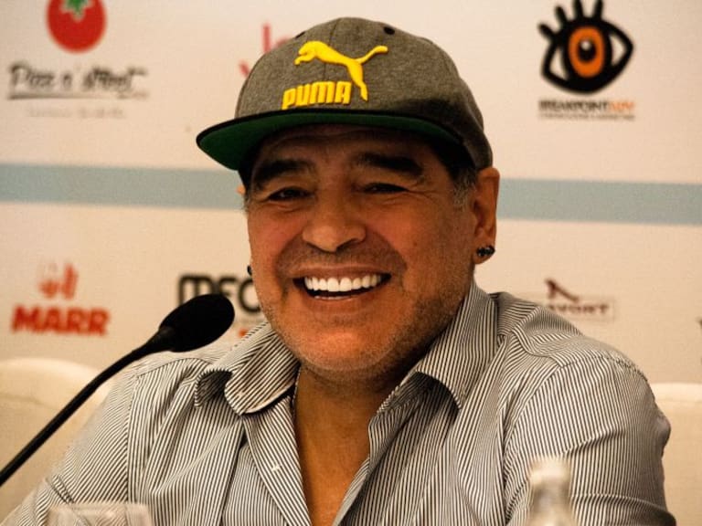 El shot de Maradona en un avión privado