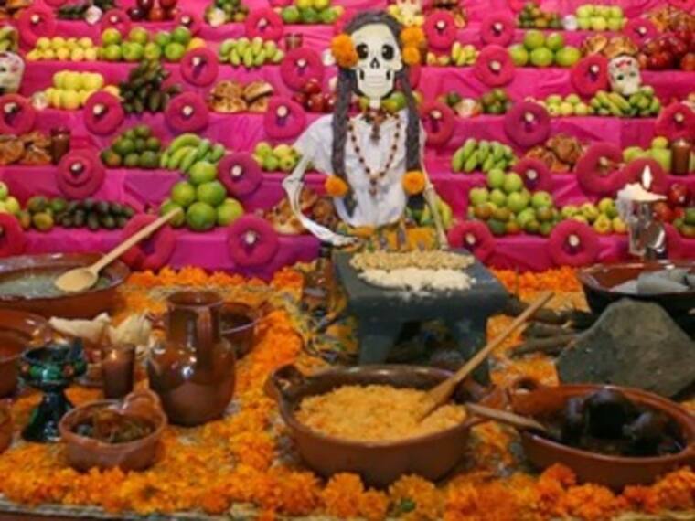 Una buena lectura y una buena comida para festejar el Día de Muertos