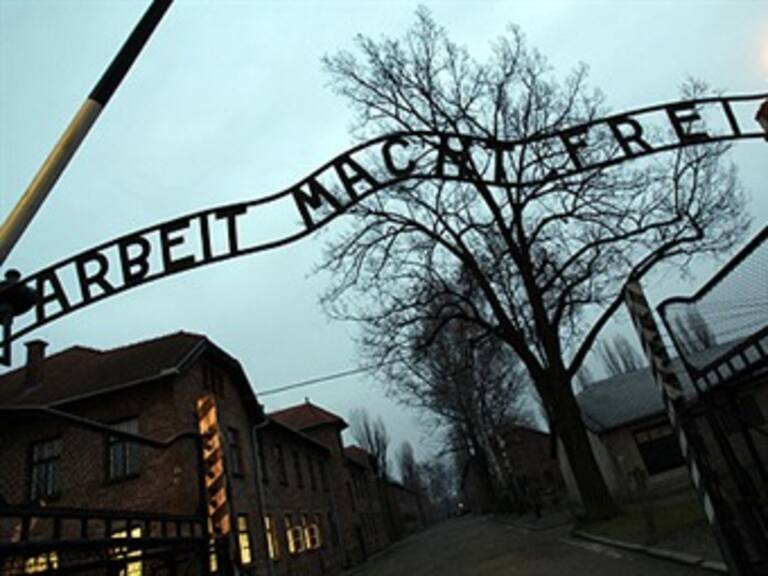 Roban inscripción de entrada de Auschwitz