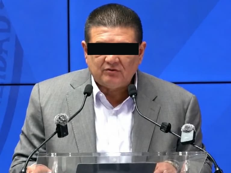 Vinculan a proceso a César Jáuregui por el delito de traición a la patria