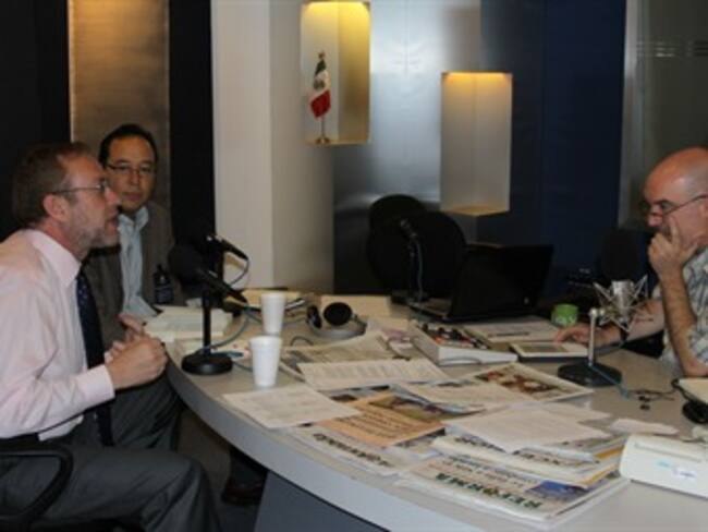 Mesa W: Economía y futbol