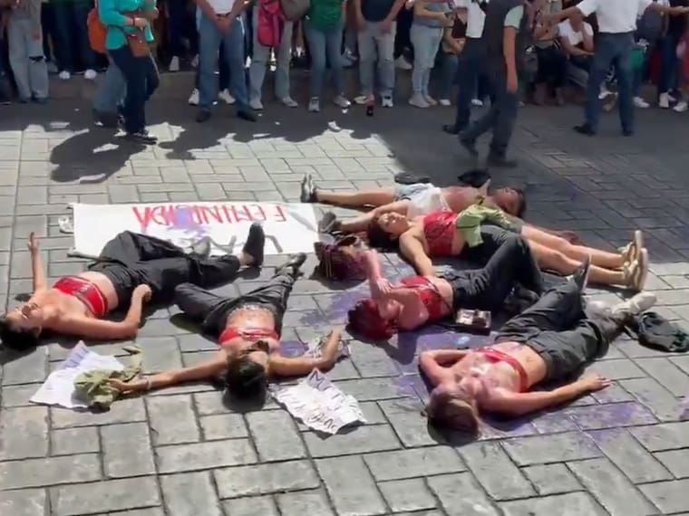 Adriana Gómez exige justicia por Claudia Tacoronte durante protesta en desfile de Morelos