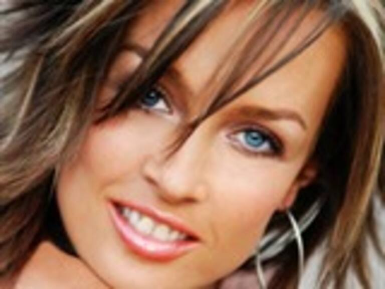 Pretende Fey conquistar Europa con 'Dulce tentación'