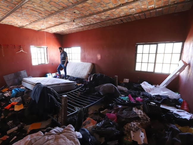 Activista crea catálogo de prendas con base en datos de la Fiscalía para facilitar identificación de las víctimas del Rancho Izaguirre