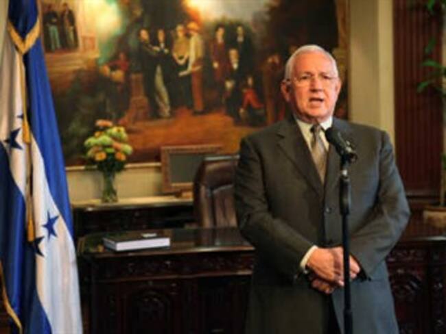 Pide Micheletti a Brasil entregar a Zelaya