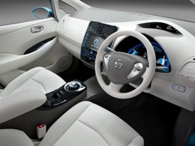 Nissan proyecta recargar batería de automóvil con energía solar