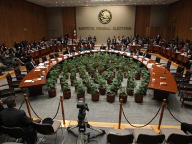 Entrega IFE borrador de pacto de civilidad para candidatos