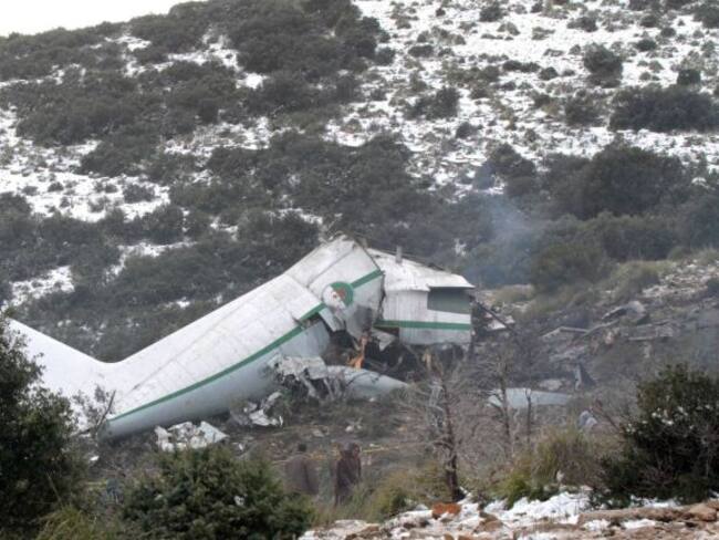 Mueren 257 pasajeros en un avión militar estrellado cerca de Argel