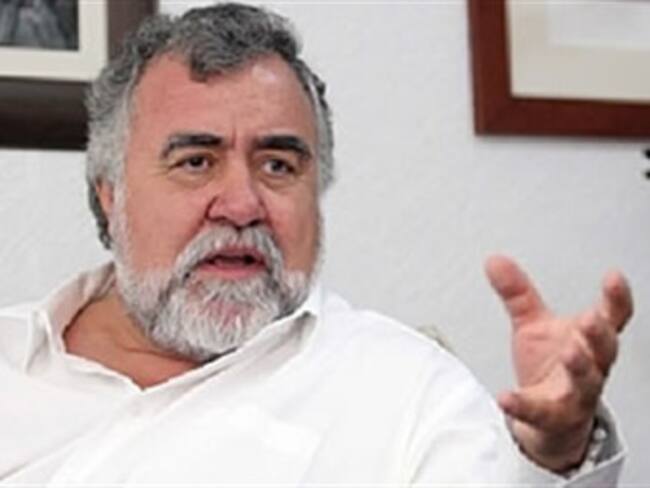 Registra Encinas ante IEEM su candidatura a gobernador