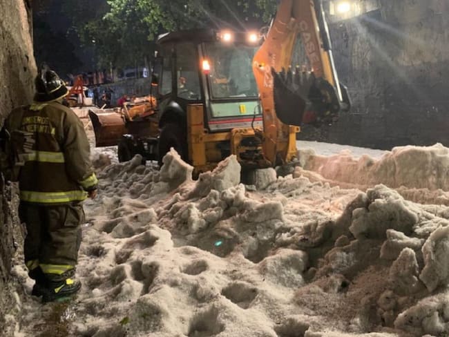 Continúa la emergencia en Atizapán, tras granizada y lluvia
