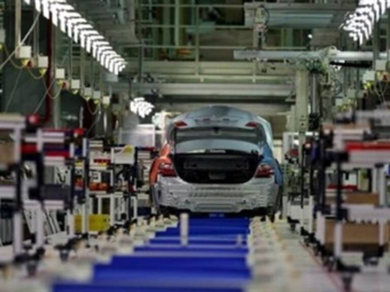 Destaca Calderón avance de México en exportación de automóviles