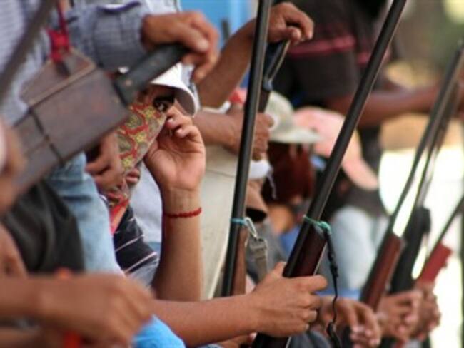 Marchan integrantes de autodefensa en Ayutla, Guerrero