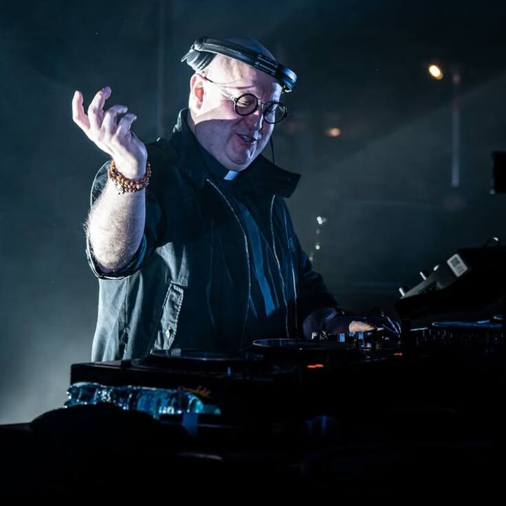 El Cura DJ en México: El Fenómeno del Padre Guilherme llega a CDMX