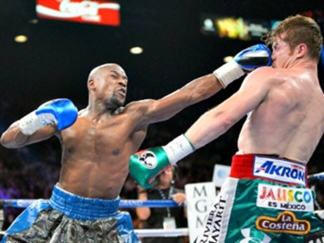 Vence Floyd Mayweather Jr. ‘El Canelo’ con controversial decisión