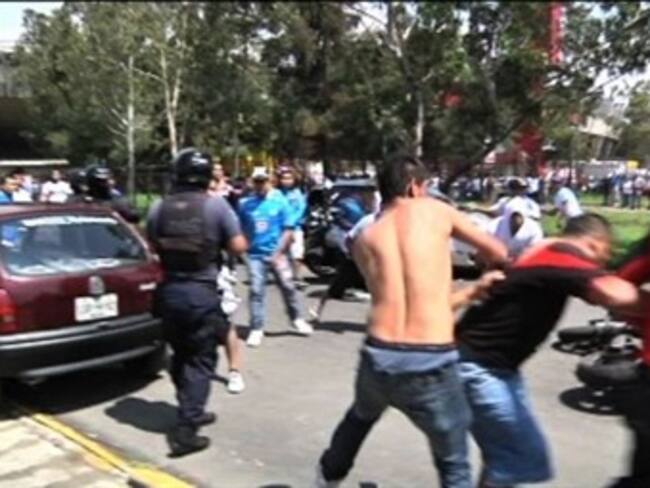 Se enfrentan aficionados de América en el estadio de Toros Neza