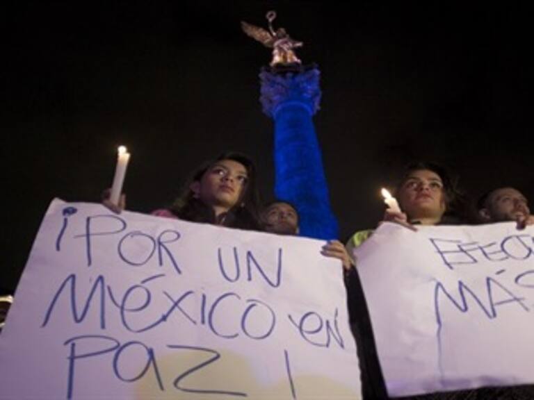 Se mantiene reclamo por Ayotzinapa pese al puente