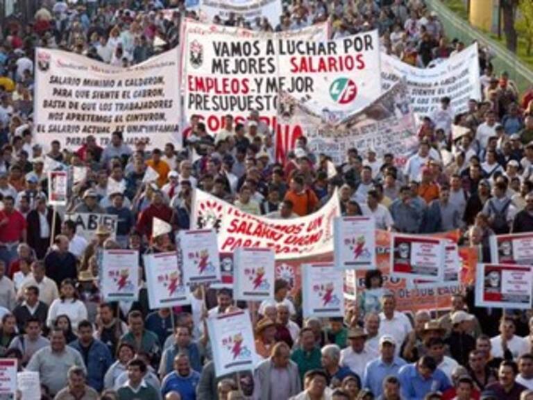 Marchan electricistas hacia Gobernación