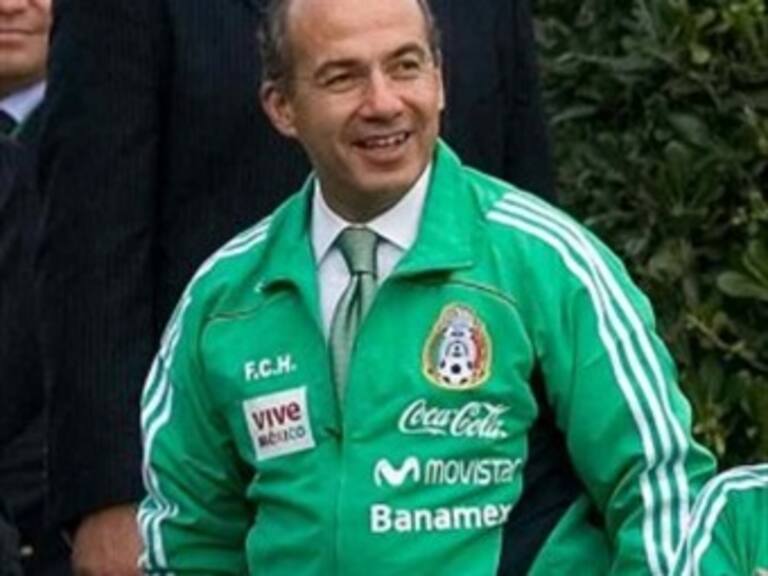 Invitan a Calderón a presenciar primer partido del mundial
