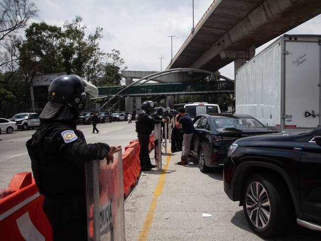 Gobierno Federal prioriza diálogo con normalistas en caseta México-Cuernavaca