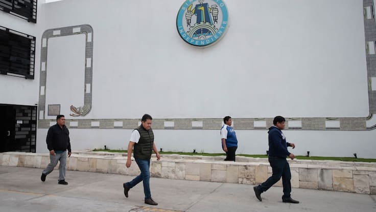 Rechazan trabajadores de Volkswagen nueva oferta salarial; crece riesgo de huelga en Puebla