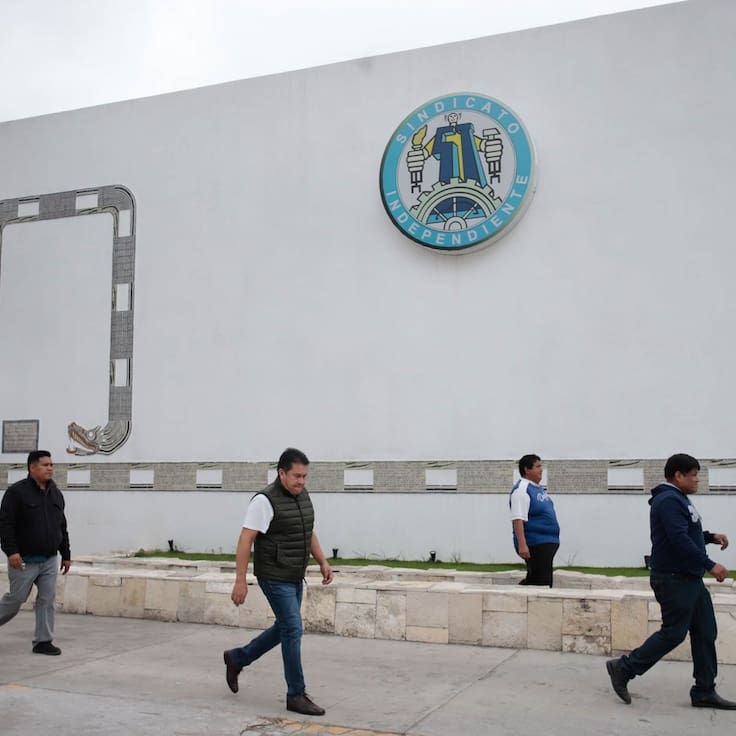 Rechazan trabajadores de Volkswagen nueva oferta salarial; crece riesgo de huelga en Puebla