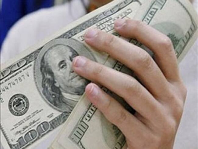 Venden dólar en un promedio de $13.43 en AICM