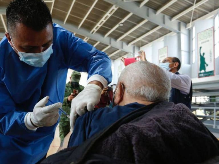 Inicia vacunación de adultos mayores presos en Reclusorios de la CDMX