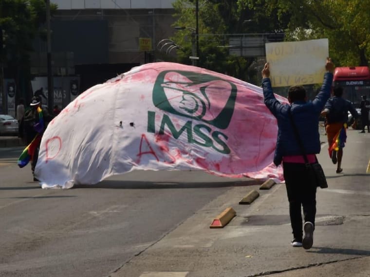 Enfermos de VIH protestan a las afueras del Senado para que no desaparezca el fondo de salud de 33 mmdp
